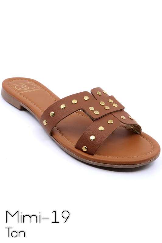 Slide sandal with rivet studs